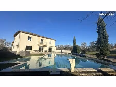 villa 8 pièces 272 m²