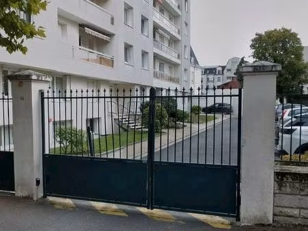 place de parking gare du parc saint maur