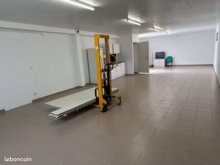 location  petit atelier pour petite préparation  entrepôt  dépôt  bureau  stockage