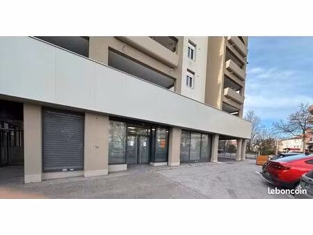 local professionnel commercial