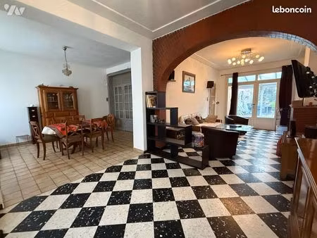 maison 6 pièces 147 m²