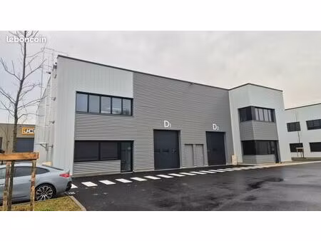 entrepôt/bâtiment industriel neuf à louer à 2 mins de l'a7