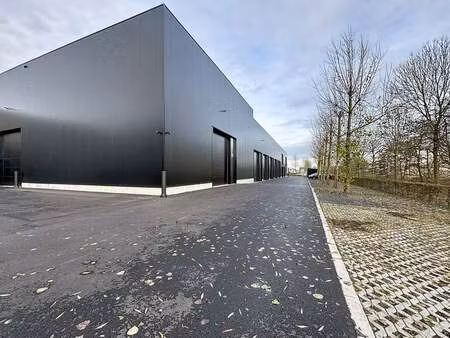 entrepôts récemment construits avec bureaux à louer à wevelgem à moorsele à partir de € 80