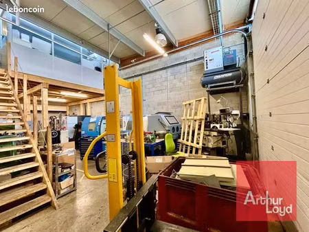 local industriel 240 m²
