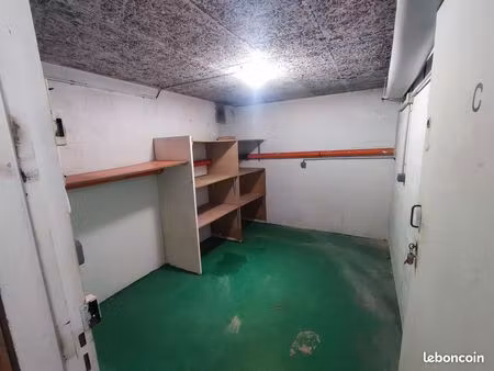 direct propriétaire local / réserve de 10 m² avec compteur électrique individuel val de ma