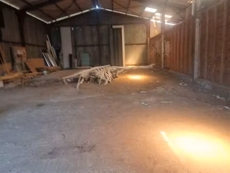 entrepôt/local 230 m2