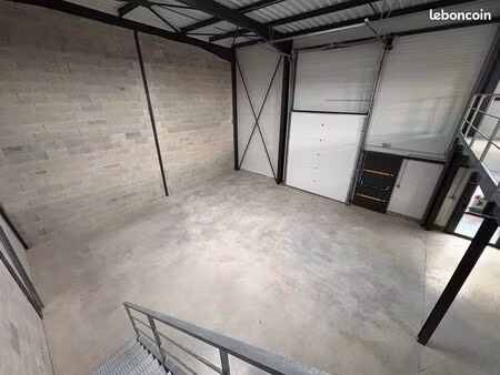 local 200 m² riorges