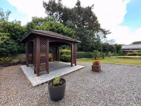 spacieuse maison 4 façades idéalement située