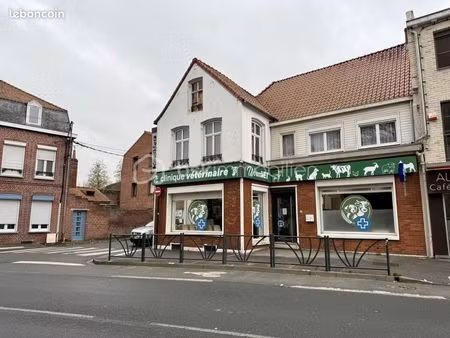 immeuble 6 pièces 300 m²