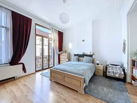 spacieuse maison avec 7 chambres + bureau + grenier !