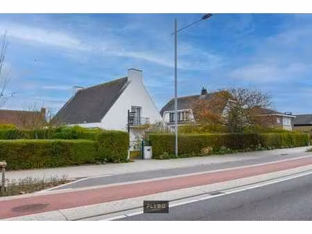 ruime villa vlakbij strand en centrum van wenduine