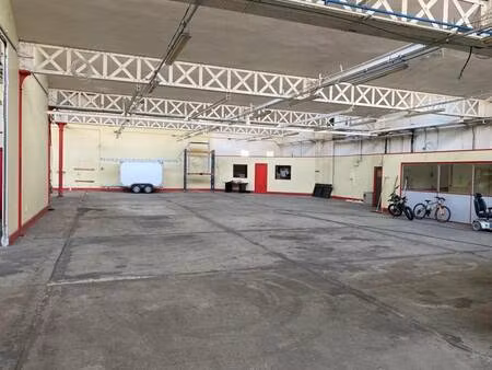 local d'activités à vendre