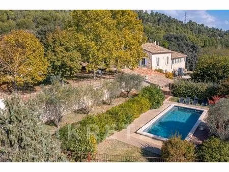 ancienne ferme entièrement rénovée de 700 m² à gréoux-les-bains