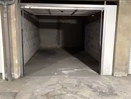 a v garage individuel dans résidence perpignan