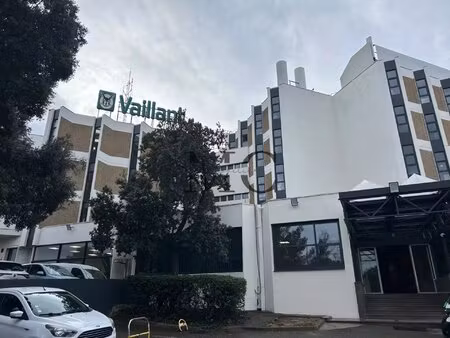 a louer local 420 m2 + 250 m2 terrasse