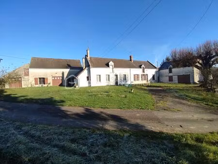 corps de ferme de 137 m² à cere-la-ronde