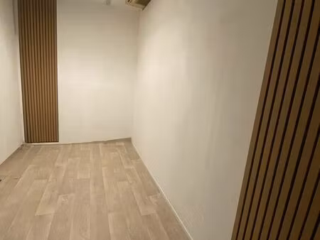 bureau à petit prix : 10 m2 à 210 euros ht toutes charges comprises