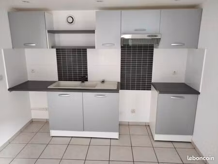 maison à louer 600 à la châtaigneraie (85120)