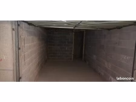 garage en sous sol fermé