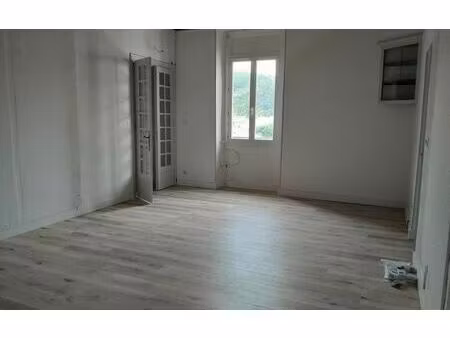 location appartement  m² t-1 à saint-ambroix  465 €