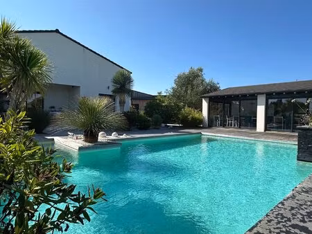 sonnac - maison contemporaine de plain-pied avec piscine et gara