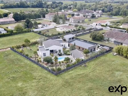 villa contemporaine 186 m² avec piscine et dépendances tri