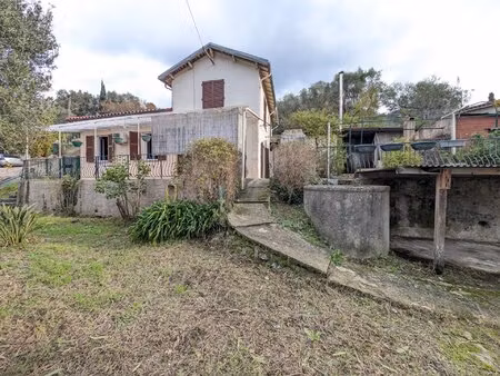 la trinite : maison individuelle avec jardin.
