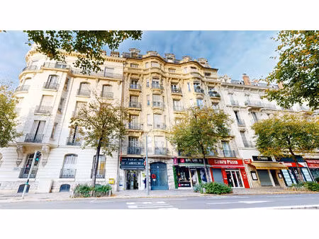 nice - gambetta : magnifique 3 pièces traversant dans un beau bourgeois