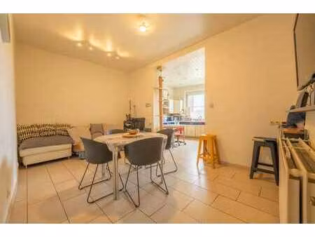 a vendre - grande maison ou 2 unités pour investisseurs ​​​​