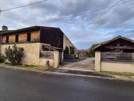 maison en pierre de 231 m2 rénovée avec garage attenant et c
