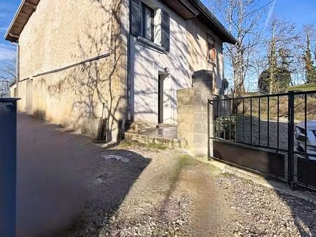 maison de 80m² mitoyenne sur grand terrain avec vue dégagée