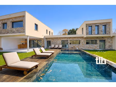 villa 6 pieces 275m2 sur 1370m2 de terrain avec piscine et garag