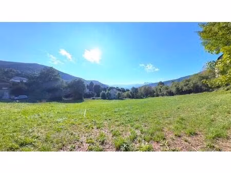 terrain constructible de 1108m²