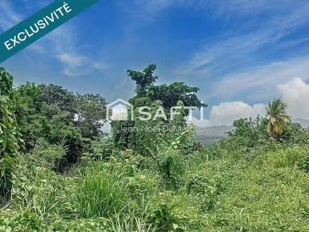terrain en pente de 1410 m²