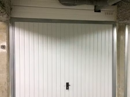 box de 12 5 m2 environ à ozoir-la-ferrière