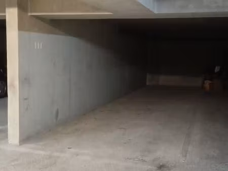 box à louer  emplacement pour deux véhicules ou véhicule+remorque