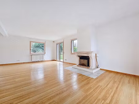 maison individuelle avec 4 chambres _ grande pièce de vie _ 3 salles d'eau _ terrasses _ j