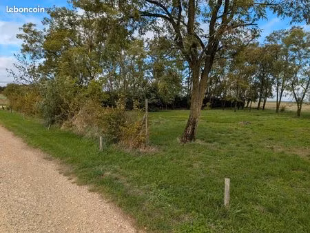 vend terrain constructible de 1500m2.■pas de vis à vis  terrain arboré et au calme.■visite