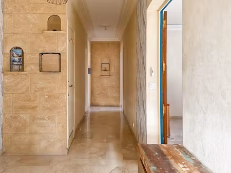 maison 170 m2  5 chambres  piscine  deux garages.