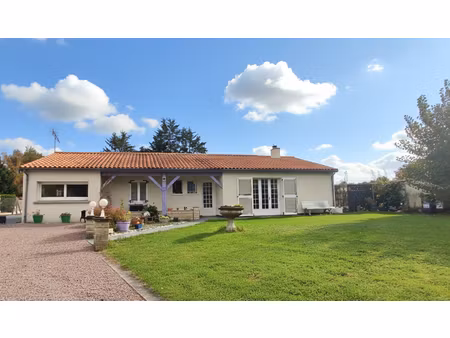 belle maison de plain pied avec piscine