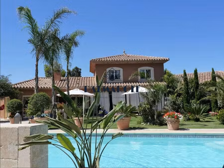 proche perpignan : splendide villa d'architecte sur parcelle pay