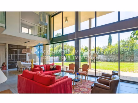 sommieres somptueuse villa de standing en location meublee