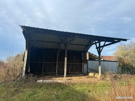 location d’un entrepôt hangar agricole avec extérieur terrain