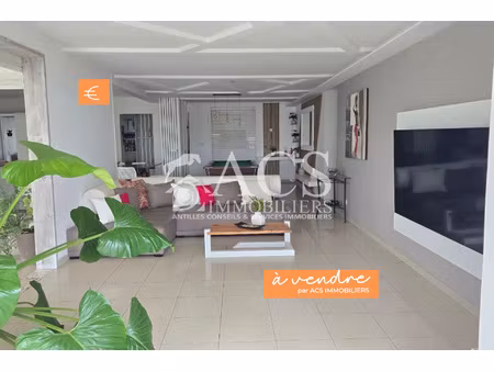 **à vendre : superbe villa rénovée avec vue mer et campagne