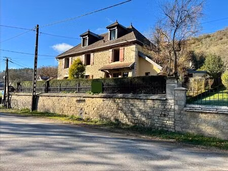 maison en pierre rénovée – 185 m² habitables – grand terrain constructible – port-lesney