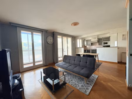 appartement 3 pieces 80m2 dans le 9eme /metro & tramway