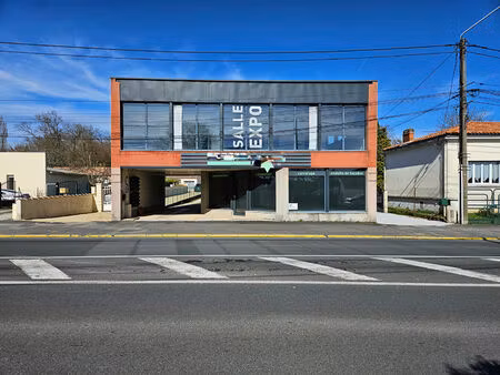 location commerce 230 m² à soyaux (16800)