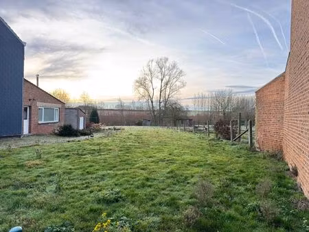 perceel bouwgrond voor een halfopen bebouwing