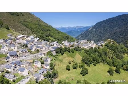 maison avec combles aménageables ( 6 chambres) + grange - fort potentiel . vue arbizon