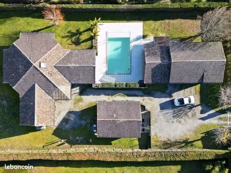 villa 8 pièces 250 m²